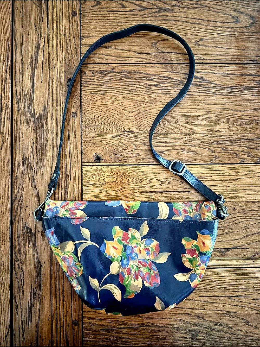 Patricia Nash Tinchi Convertible
Belt/Sling Bag